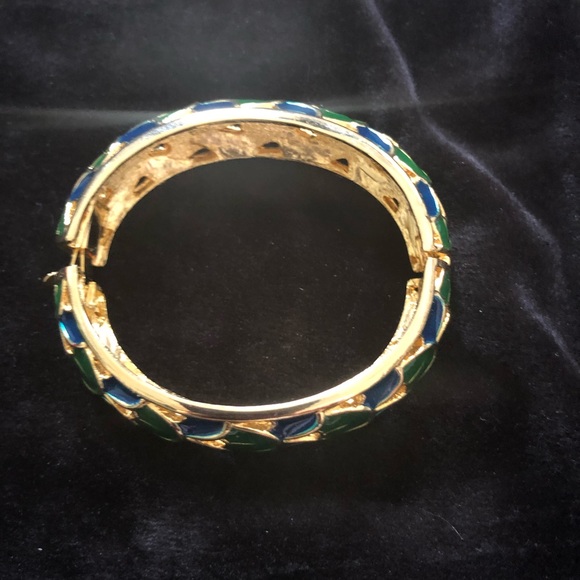 Retro enamel bangle bracelet. - Picture 4 of 6